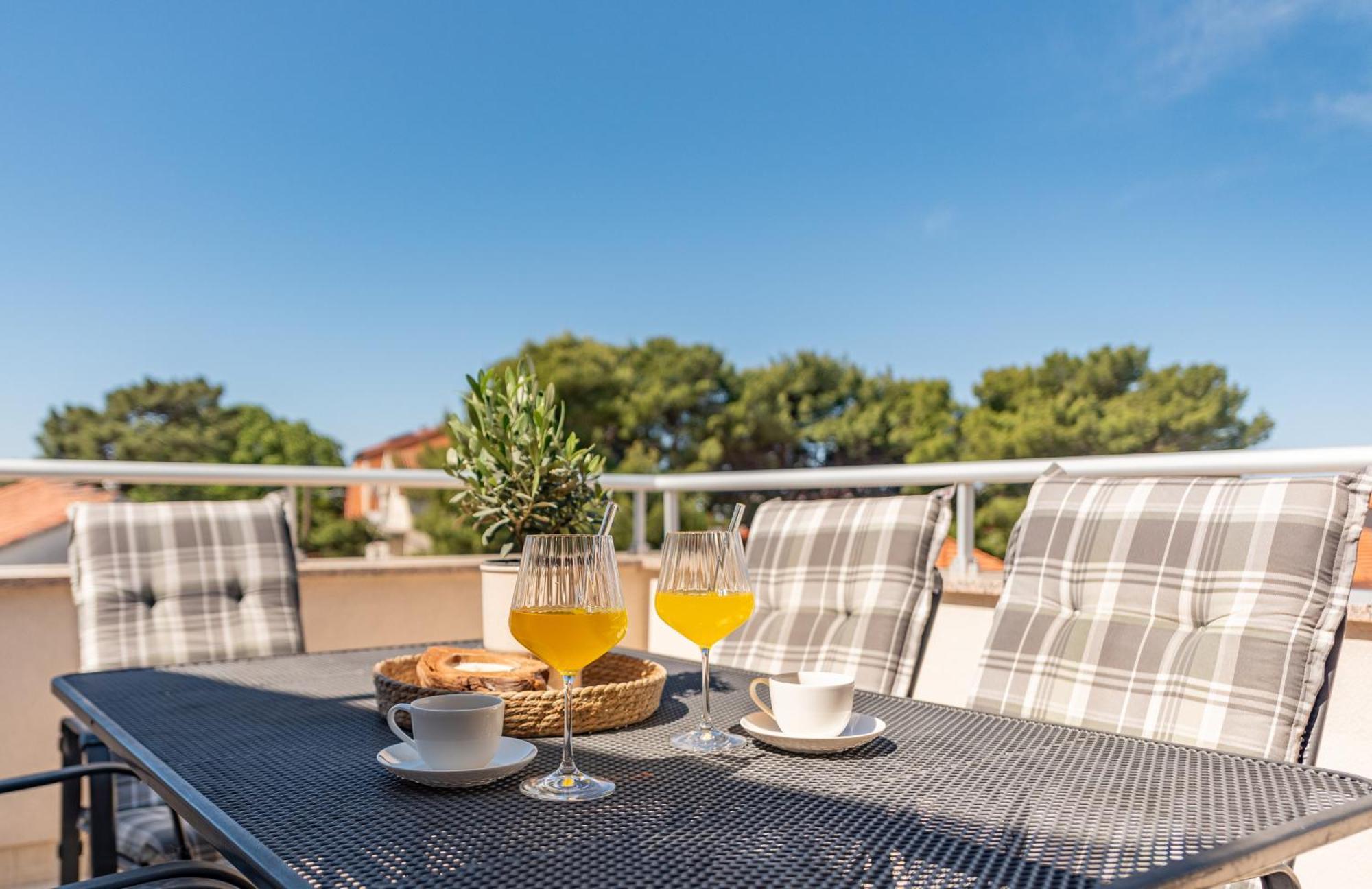 Apartments L&D Biograd Na Moru Exterior photo